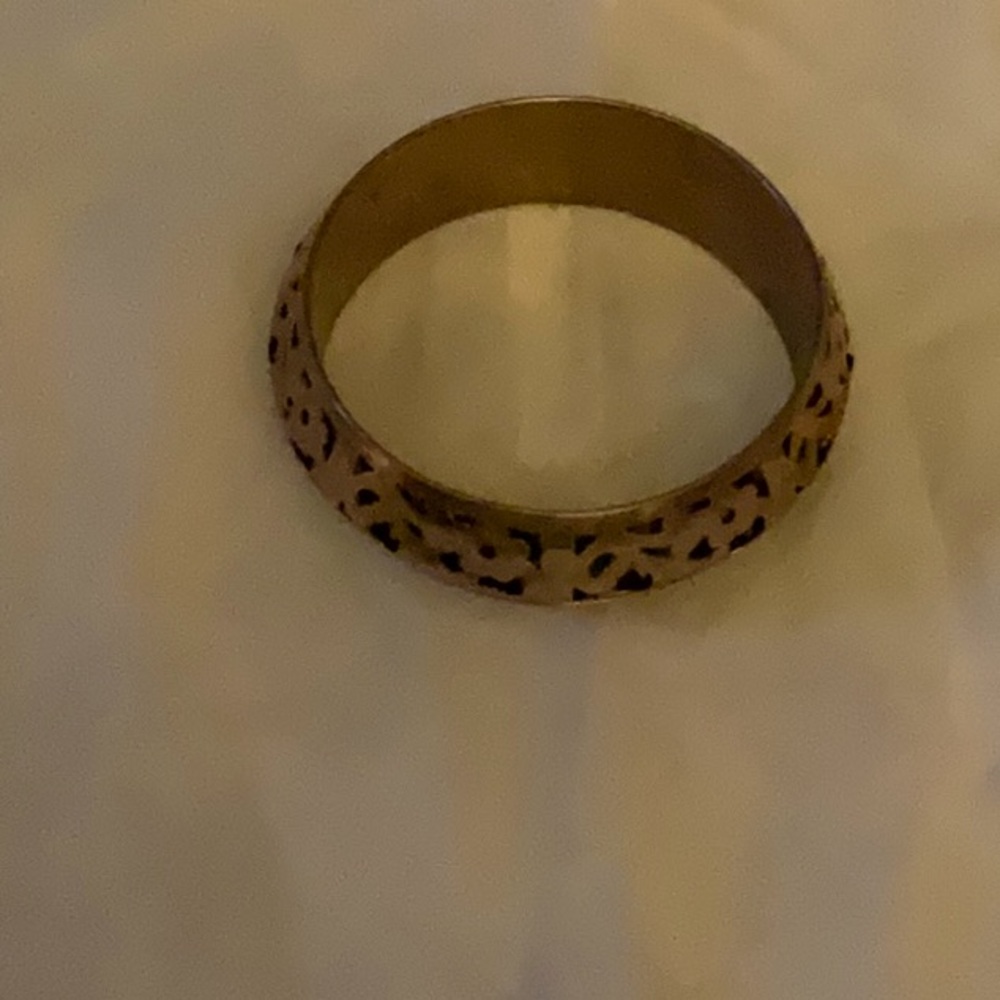 VINTAGE SOLID BRASS BEVELED BANGLE WITH CUTOUTS